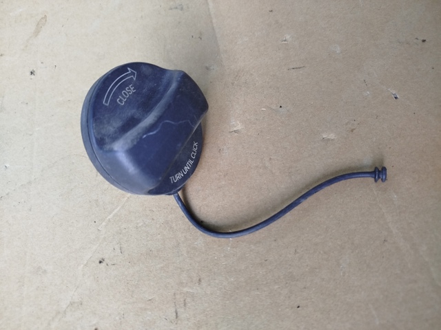 Кришка бензобаку Бмв 3