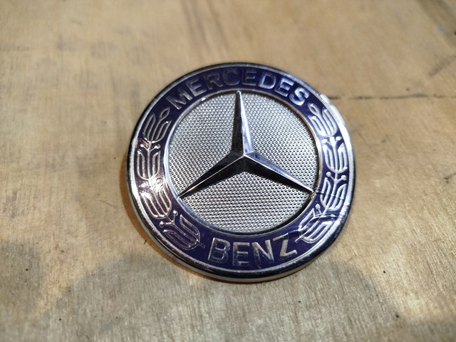 Емблема капота 2078170316 MERCEDES