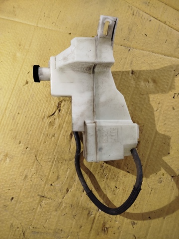 Водяний бачок системи охолодження 217114BB0B NISSAN