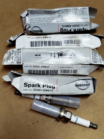 Свічки 22401EW61C NISSAN