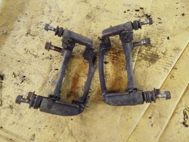 Супорт гальмівний, передній, правий 410014BA0C NISSAN