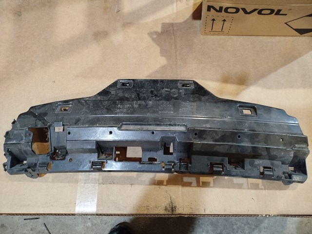 Кронштейн бампера заднього, центральний 51127256921 BMW
