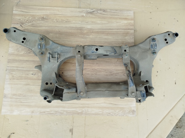 Балка задньої підвіски поперечна 55401JD01A NISSAN