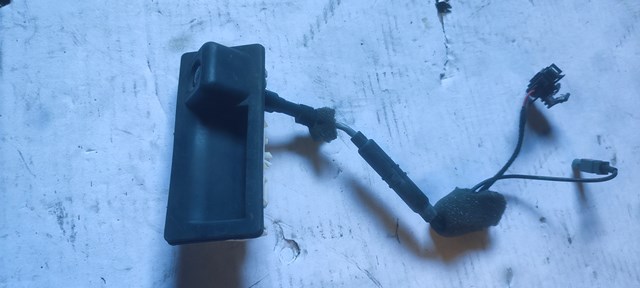 Кнопка замка кришки багажника +камера заднього виду (двері 3/5-й (ляди) 5N0827566AA