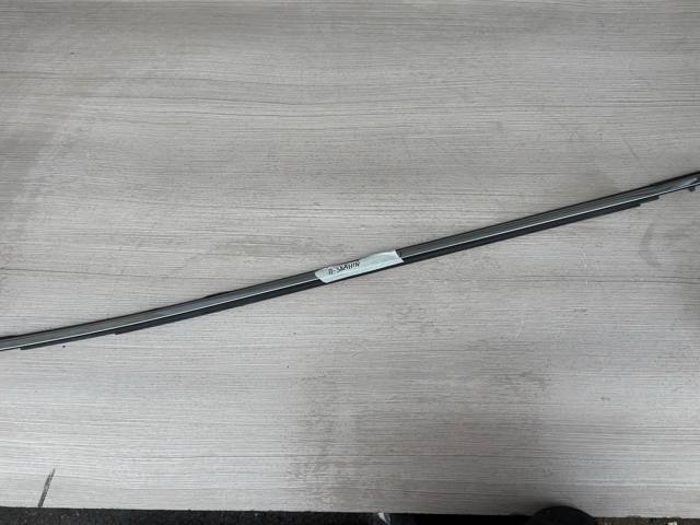 Молдинг опускного скла двері задньої, правої 62280AN001 SUBARU