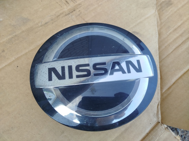 Емблема решітки радіатора 62890HV20A NISSAN