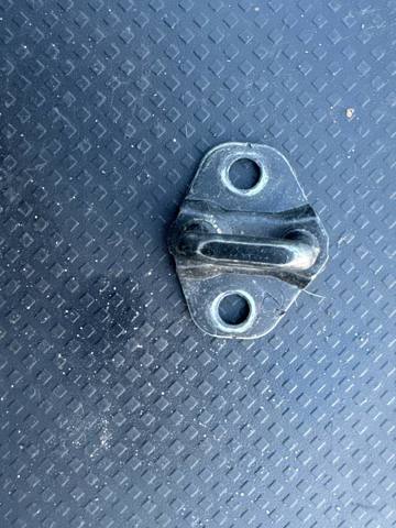 Фіксатор замка кришки багажника 63264AG000 SUBARU