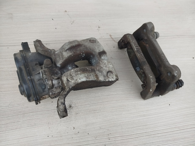 Скоба гальмівного заднього супорта 68225298AA CHRYSLER