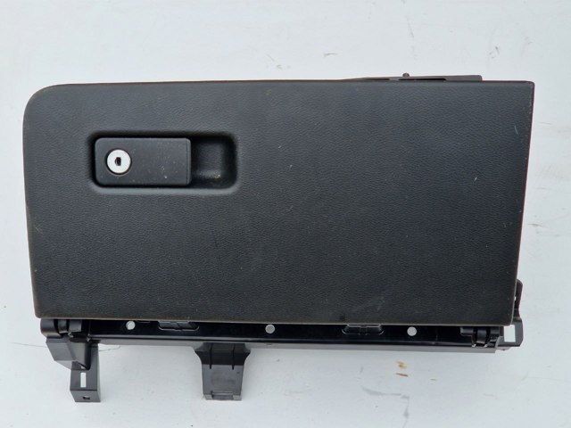 Ящик для рукавичок 685005DC0A NISSAN