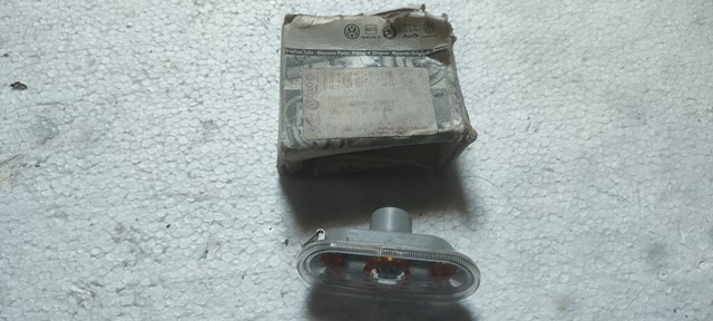 Повторювач повороту на крилі 6L0949117A VAG