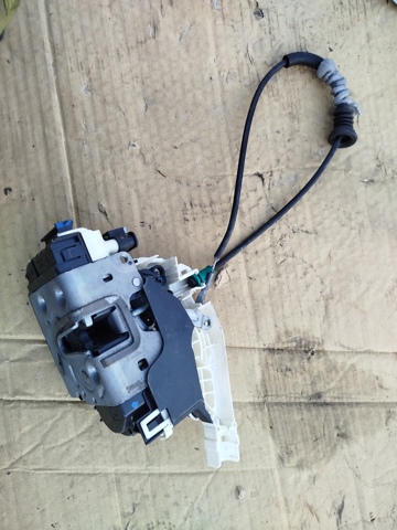 Замок дверей водія 805015DC0A NISSAN