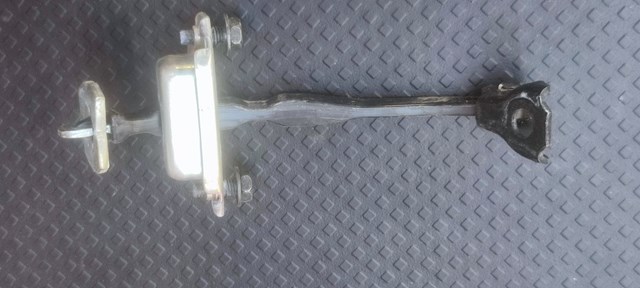 Обмежувач відкриття дверей, задній 824304CL0A NISSAN