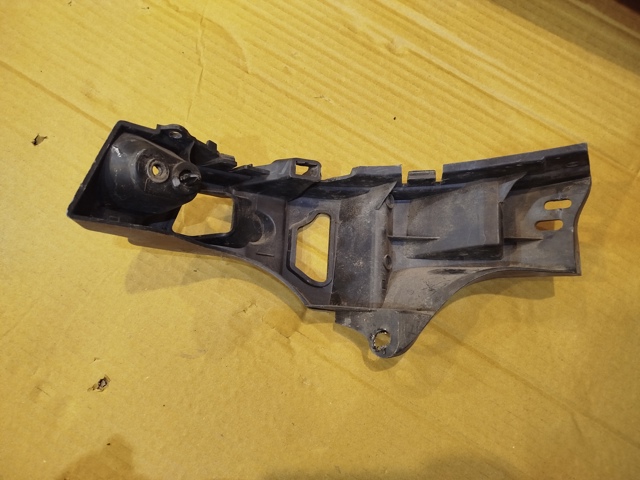 Кронштейн бампера заднього, зовнішній правий 850440017R RENAULT