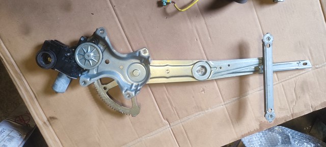 Привід ліфта задній 8572078021 TOYOTA