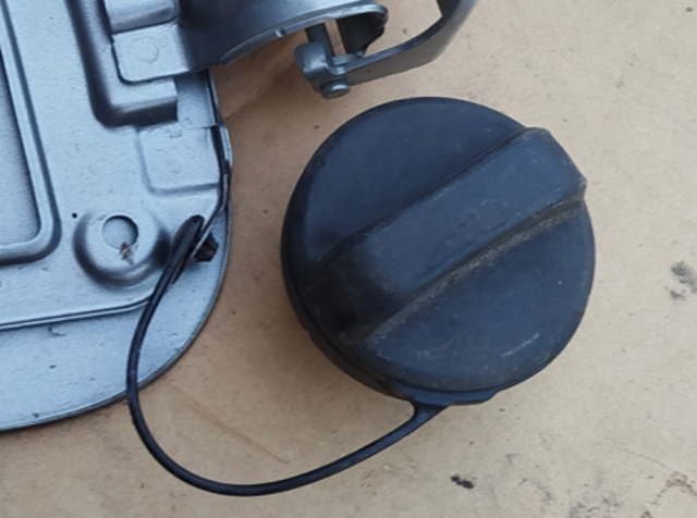 Кришка бензобаку 8926077K01 SUZUKI