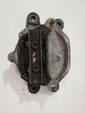 Кронштейн подушки КПП 8K0399151 VAG