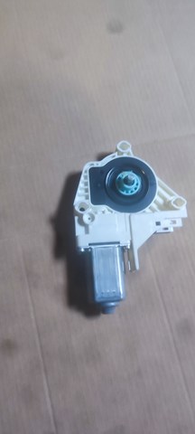 Двигун склопідіймача двері передньої, правої 8K0959802 VAG