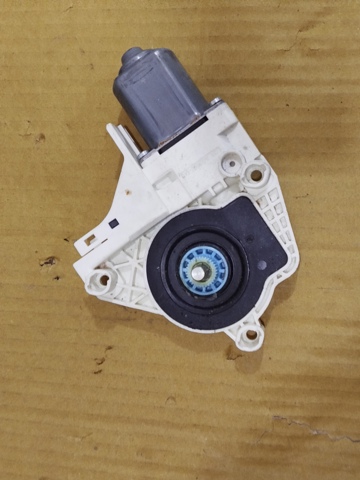 Моторчик склопідйомника двері задніх, правих 8K0959812A VAG