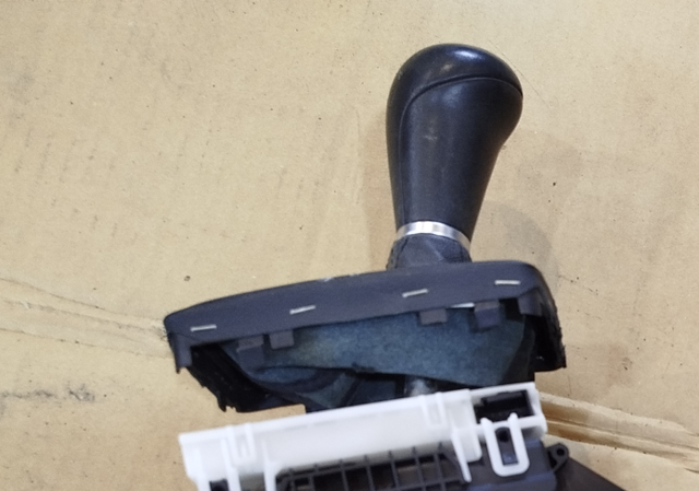 Рукоятка важеля КПП 8K1713139ATAH VAG