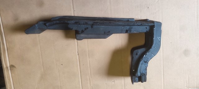 Ущільнювач капота 8R0823731A VAG