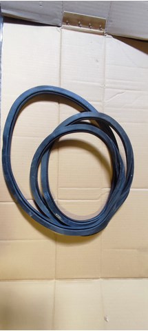 Ущільнювач двері передньої (на кузові) 8R0831721F VAG