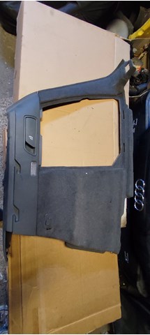 Облицювання багажного відсіку, праве 8R0863880F VAG