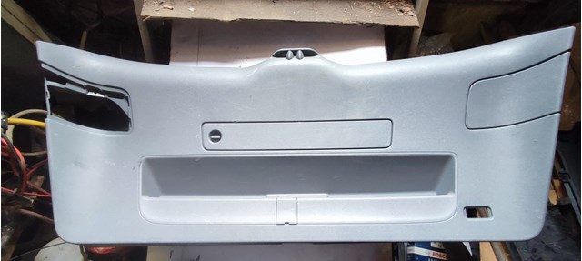 Обшивка кришки багажника 8R0867979B VAG