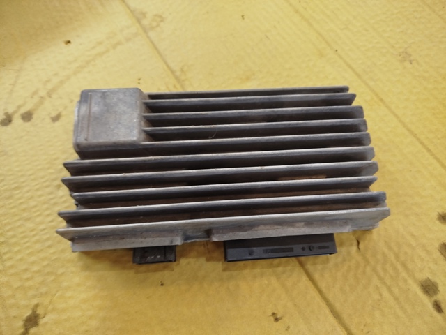 Підсилювач сигналу антени 8T1035223 VAG