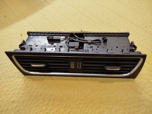 Решітка повітропровода 8T1820951E VAG