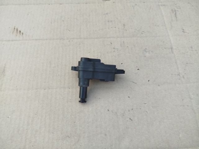 Замок відкривання лючка бензобаку 8V0862159B VAG