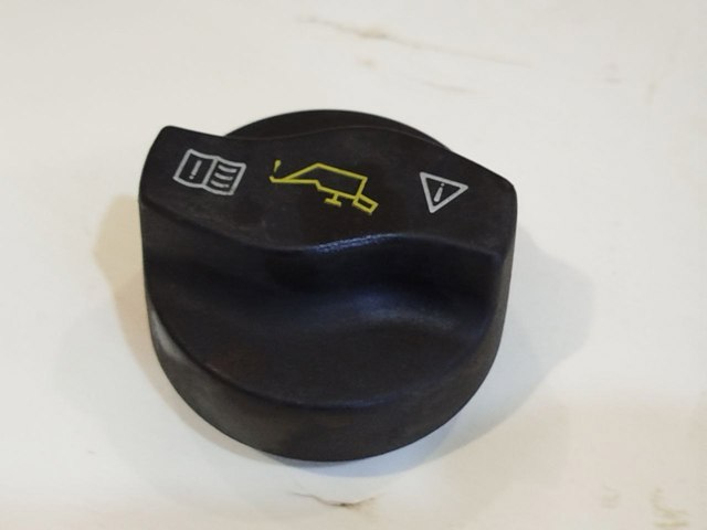 Кришка маслозаливной горловини A0000101585 MERCEDES