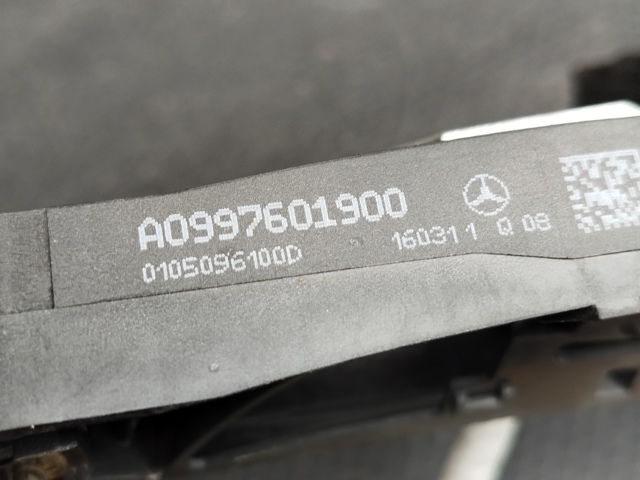 Тримач зовнішньої ручки дверей, передньої лівої A0997601900 MERCEDES