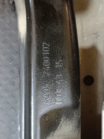 Балка кріплення коробки передач A2052400102 MERCEDES
