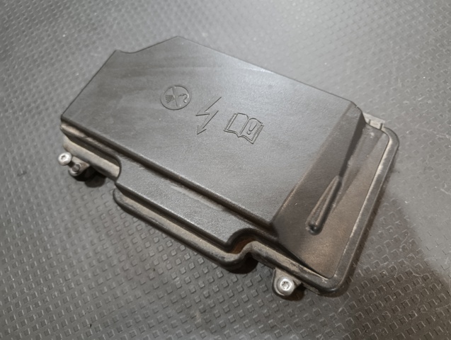 Кришка блоку запобіжників A2055400082 MERCEDES