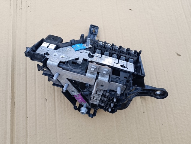 Коробка запобіжників A2055401950 MERCEDES