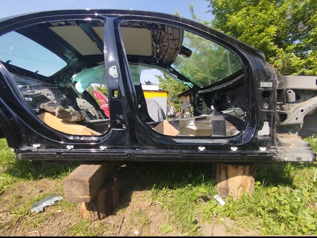 Амортизаційна стійка центральна, права A2056303802 MERCEDES