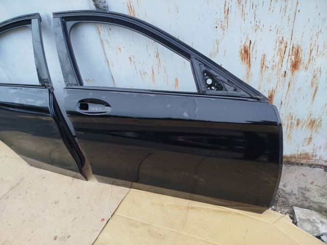 Дверка передня права A2057200205 MERCEDES