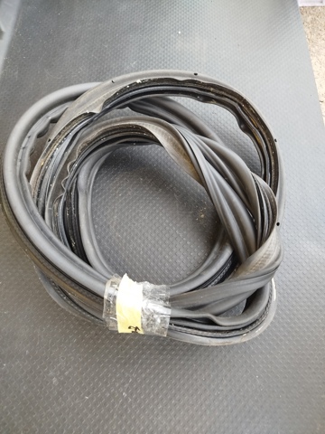 Прокладка кришки багажника A2057503300 MERCEDES