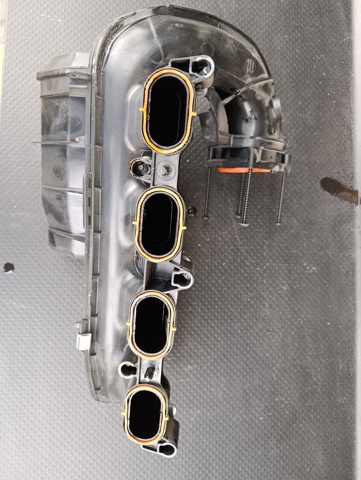 Колектор впускний A2740900437 MERCEDES