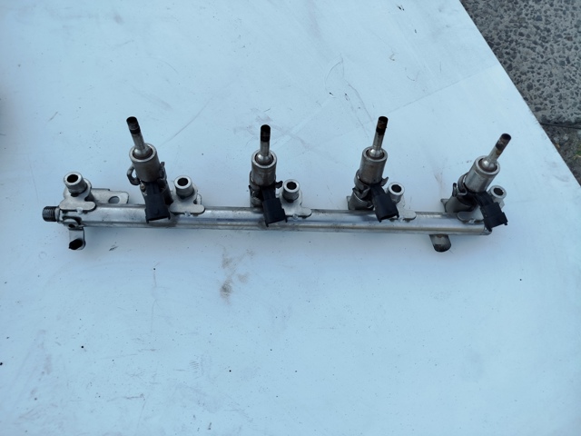 Форсунка дизельна в зборі, розпилювач + тримач BB5Z9F593B FORD