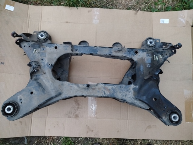 Балка задньої підвіски поперечна C2Z13130 JAGUAR
