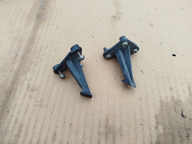 Кронштейн решітки радіатора FT4Z5803178A FORD