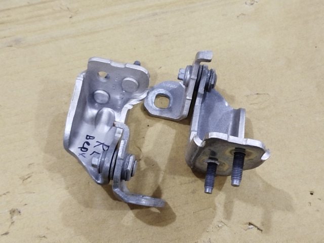 Петля задніх дверей, лівих FT4Z5826801B FORD