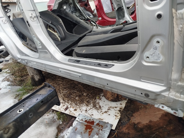 Поріг зовнішній правий G64125DAMA NISSAN