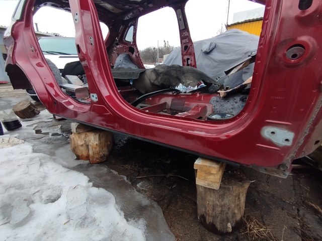 Поріг зовнішній правий GT4Z5810128A FORD