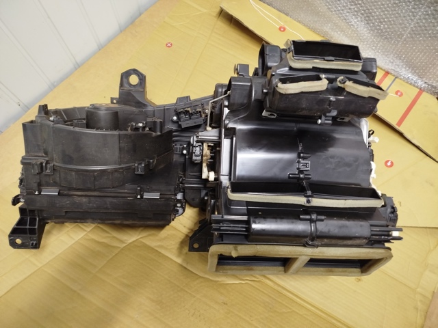 Корпус печі в зборі K2GZ19B555BB FORD