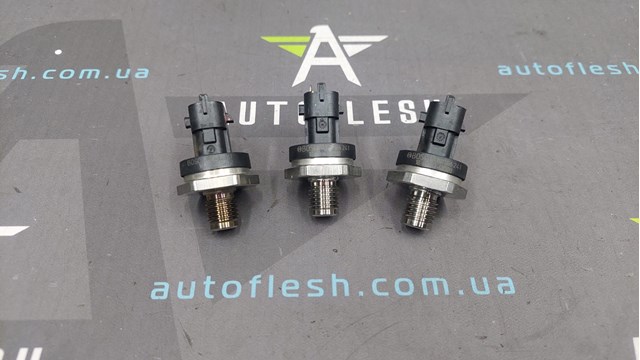 Датчик тиску палива 0281006241 RENAULT