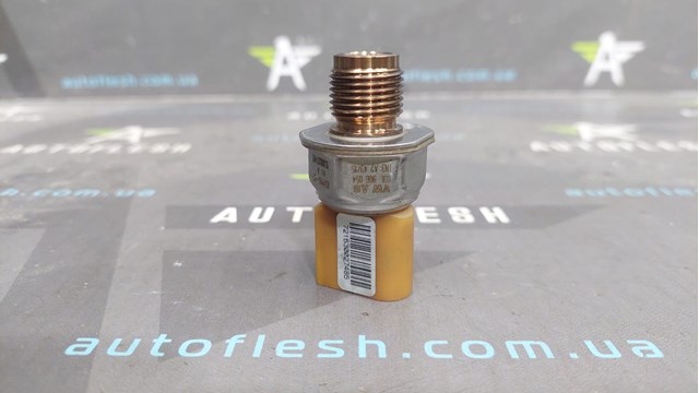 Датчик тиску палива 03L906054A VAG
