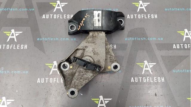 Подушка (опора) двигуна, права передня 112844547R RENAULT