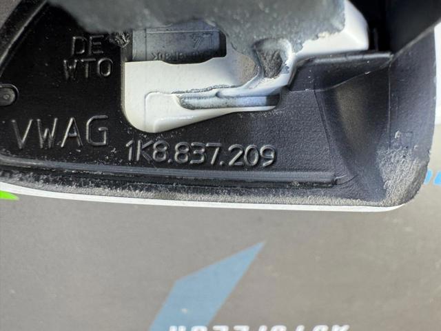 Ручка дверей лівоих, зовнішня, перед/зад 1K8837205FGRU VAG